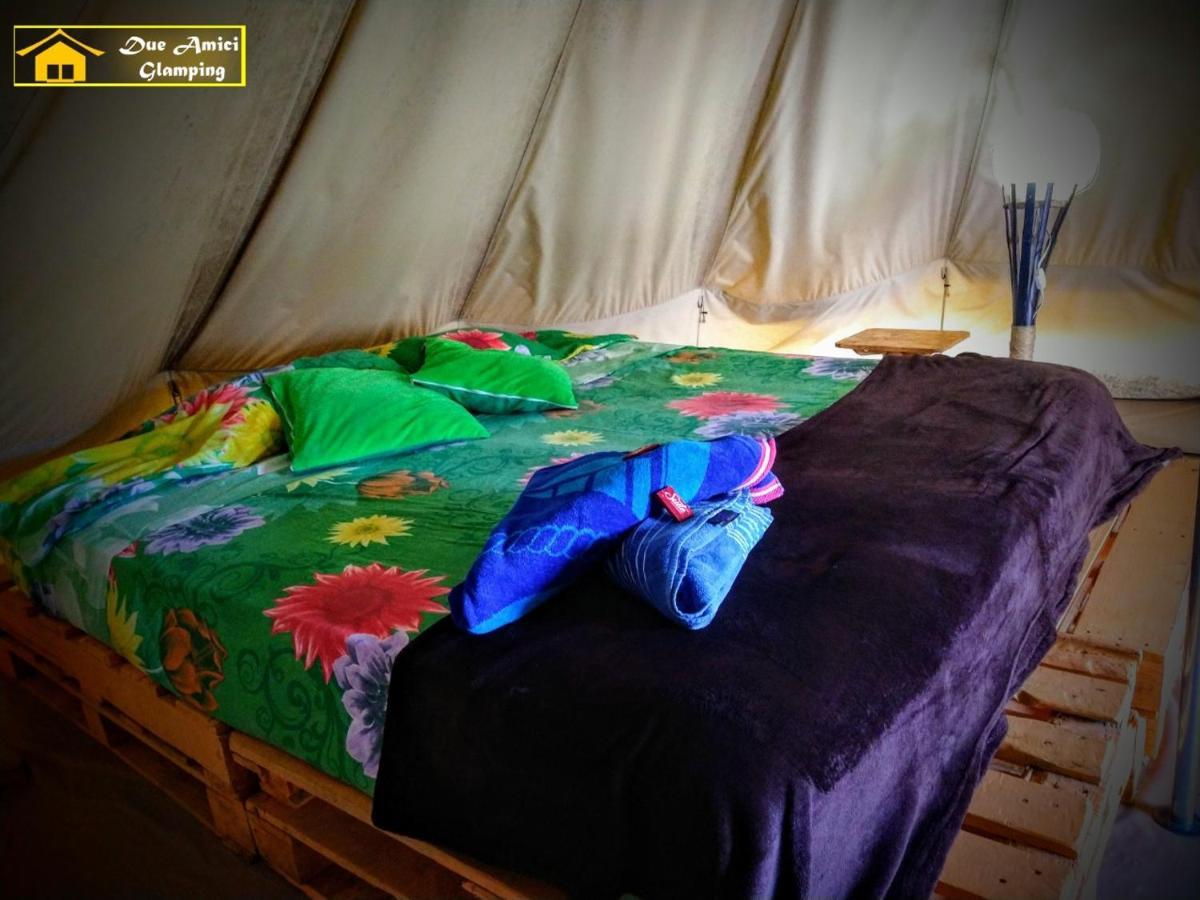 ホテル Glamping Due Amici パロミノ エクステリア 写真