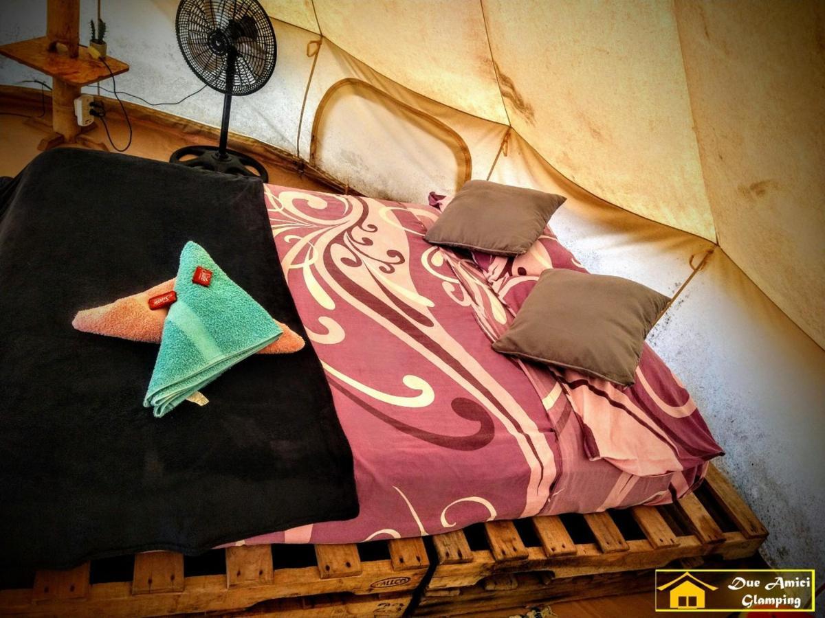 ホテル Glamping Due Amici パロミノ エクステリア 写真