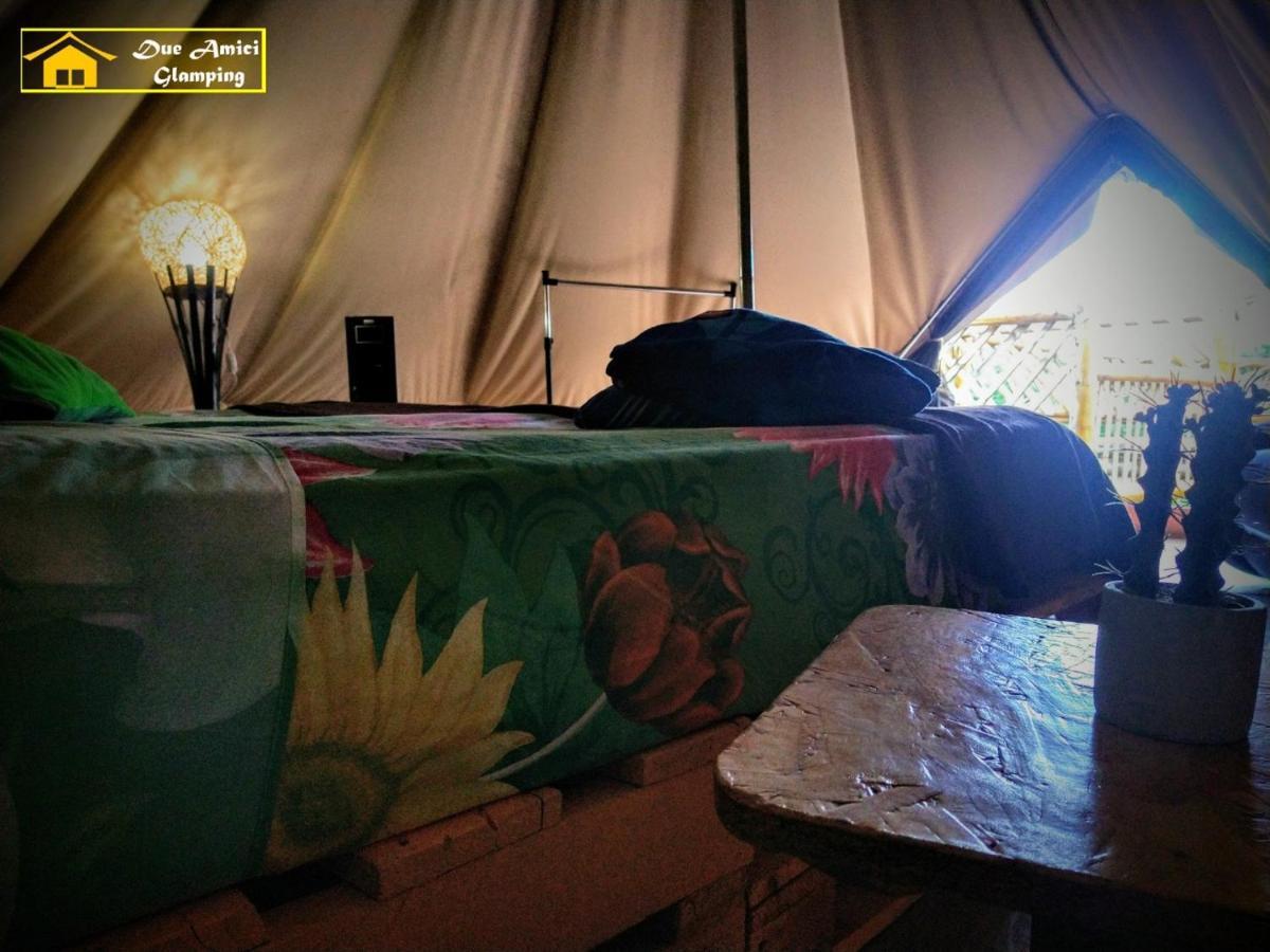 ホテル Glamping Due Amici パロミノ エクステリア 写真